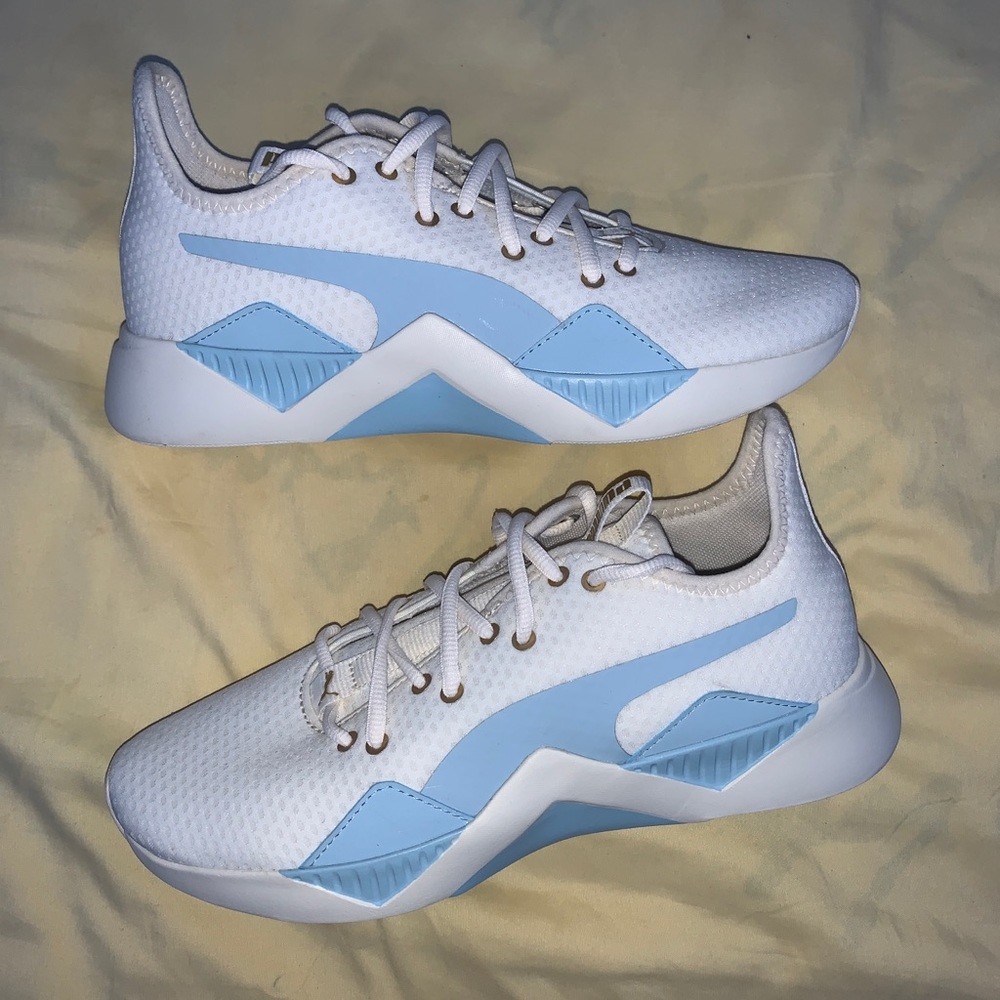 ⭐️BRAND NEW⭐️ Puma Sneakers!